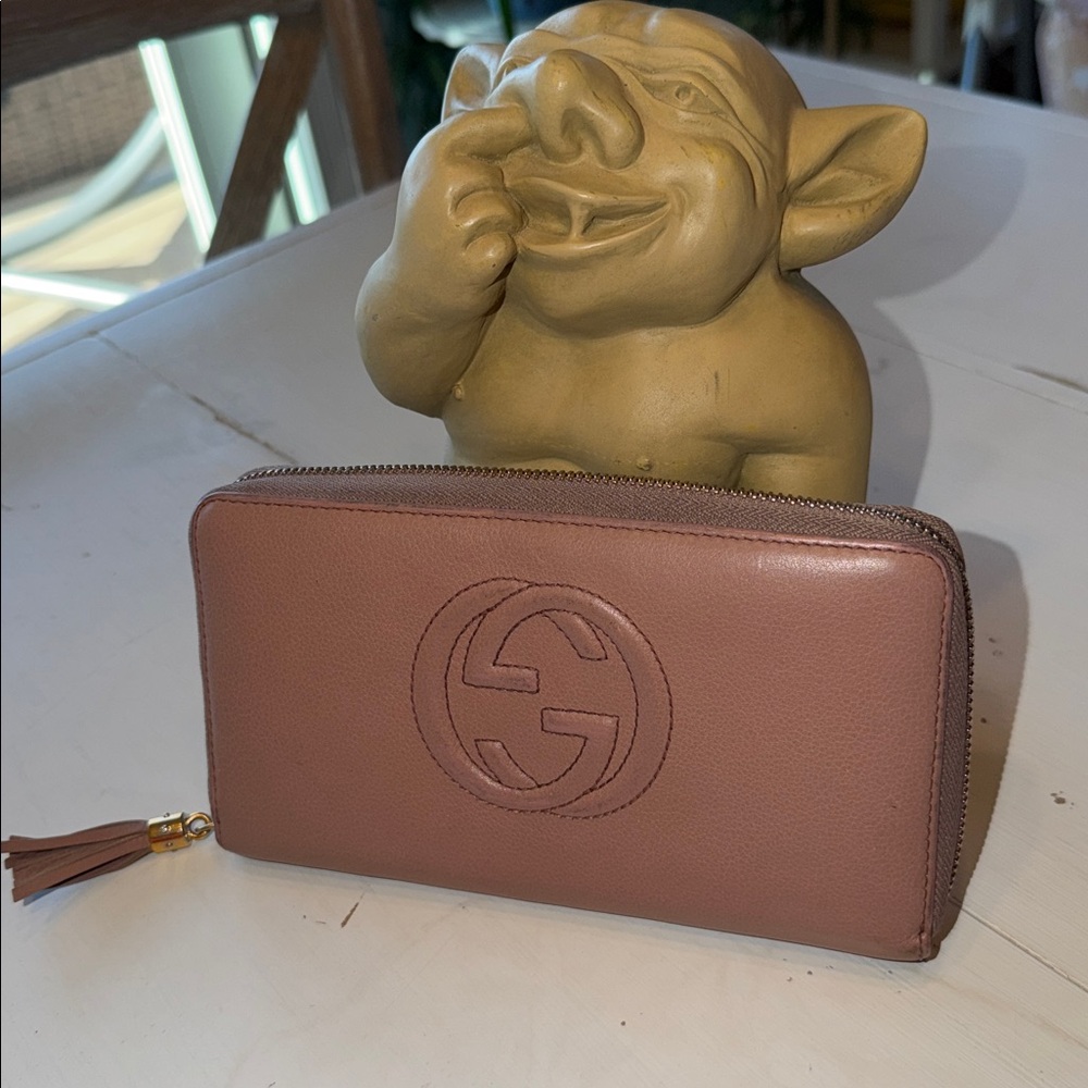 Authentic Gucci Blush Pink SoHo Leather Wallet with Tassel